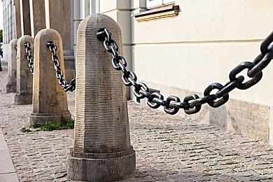 原定情人节发布的《Date Everything!》宣布跳票